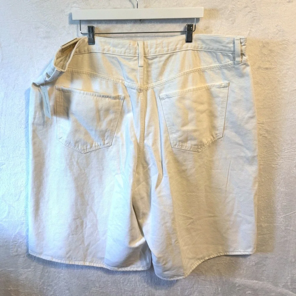 Universal‎ Thread Denim Shorts High Rise 22W White Womens Plus Size Bermuda